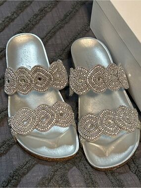 Gorgeous Silver Bling / Beaded Sandals m/in Italy Sz 38 / 7.5 Lk NEW